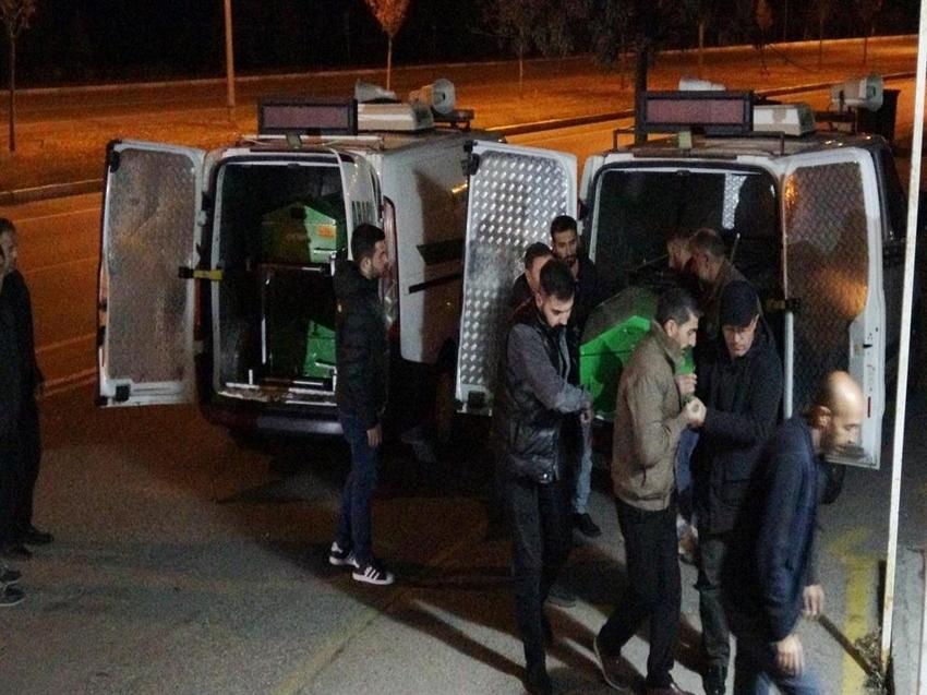 Erzurum'da otomobil önce refüje çarptı, sonra hastane bahçesine düşüp alev aldı: 3 genç öldü
