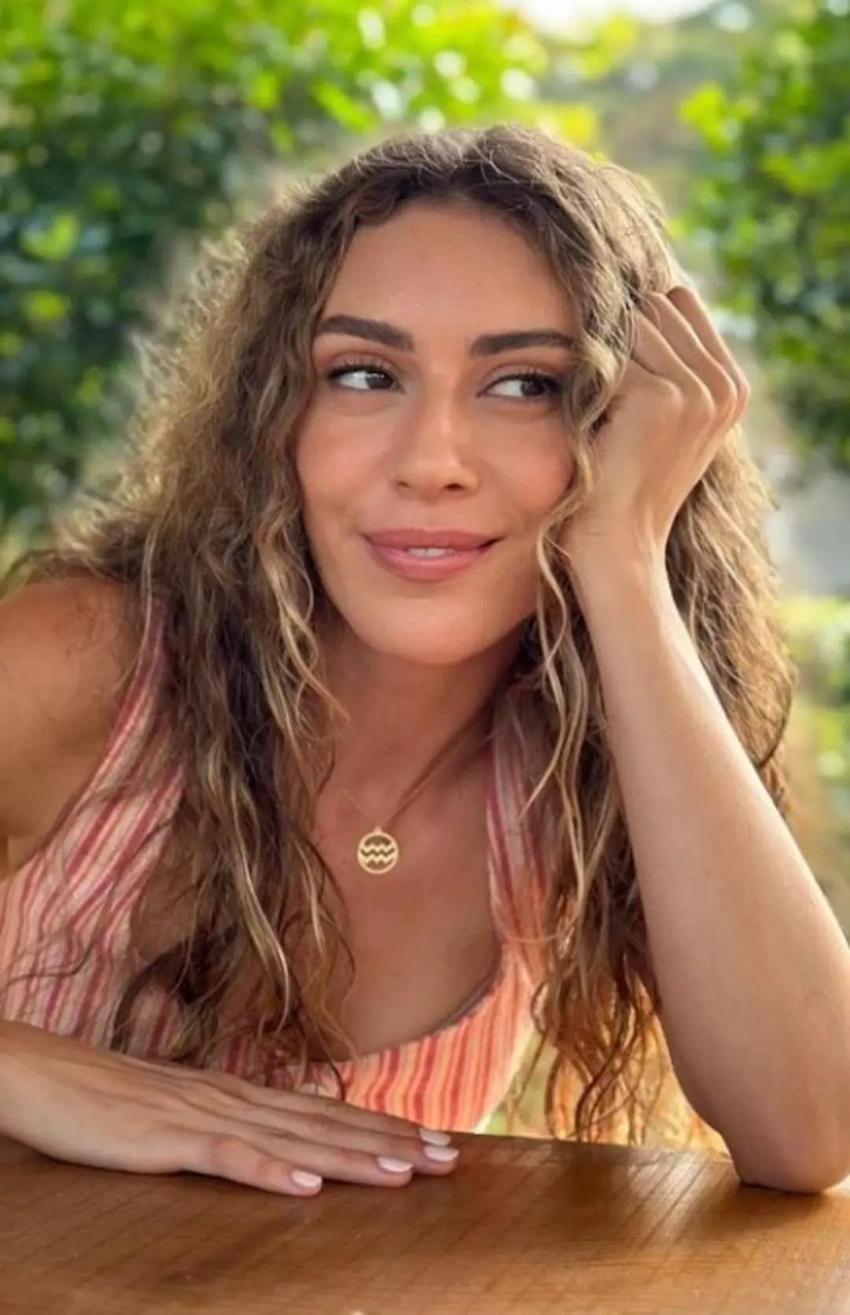 Sinem Kobal'ın yüzündeki değişim dikkat çekti!