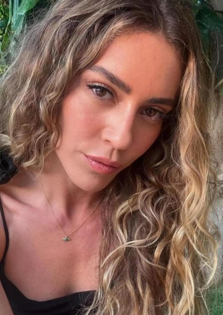 Sinem Kobal'ın yüzündeki değişim dikkat çekti!