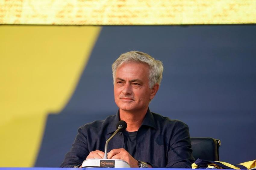Ali Koç kendini tutamadı: Sabrımız sınanmasın, Mourinho'yu saldırıya uğrattılar