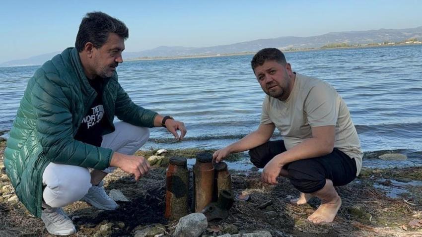 Bursa'da göl suları çekilince ortaya 3 küp çıktı! Şoke eden görüntü: Küplerde ne var?
