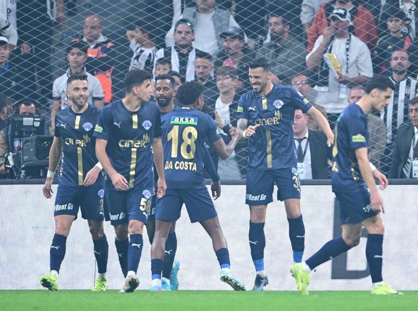 Beşiktaş Kasımpaşa maçında 4 gol 1 kırmızı kart! Kartal başladı Paşa bitirdi