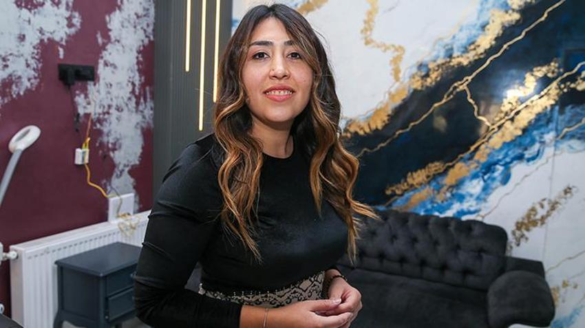 Uşaklı erkek berberi kadın, hemcinslerini bu meslekte yetiştirmek istiyor! 'Ben yaptıysam herkes yapabilir'