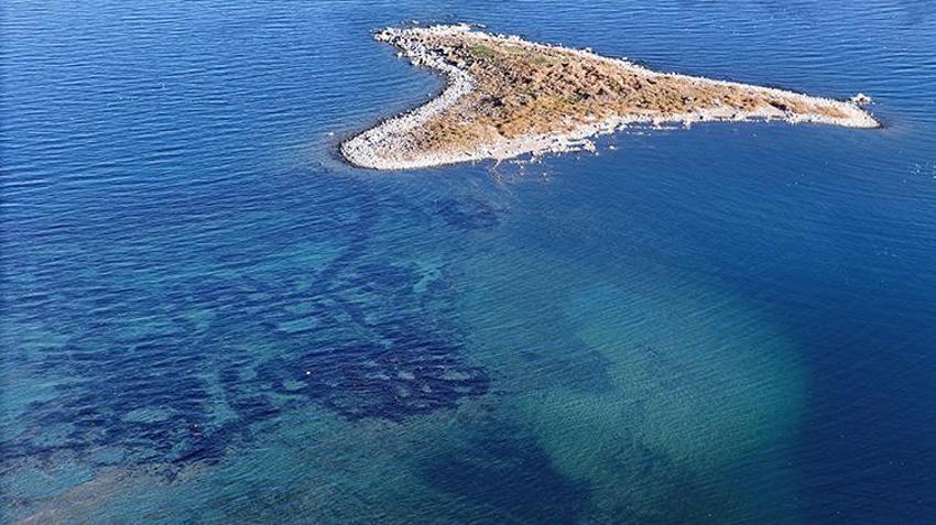Van Gölü çekildi, su altındaki tarih gün yüzüne çıktı! 'Çıplak gözle de görülebiliyor'