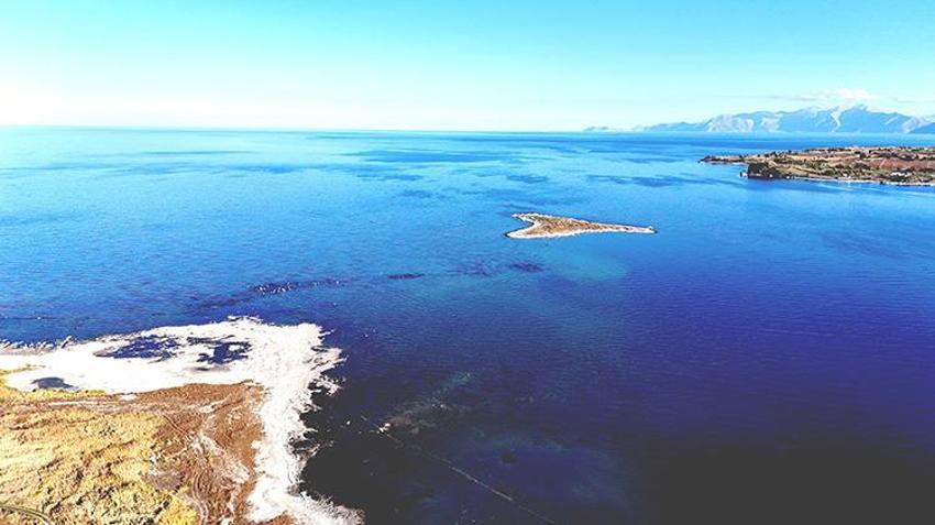 Van Gölü çekildi, su altındaki tarih gün yüzüne çıktı! 'Çıplak gözle de görülebiliyor'