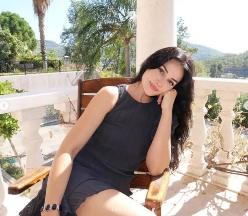 Aşk yaramış! Esra Bilgiç pozlarıyla mest etti