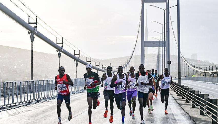 İstanbul'da Maraton Koşusu heyecanı! Binlerce vatandaş koştu