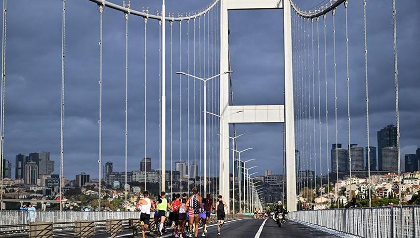 İstanbul'da Maraton Koşusu heyecanı! Binlerce vatandaş koştu