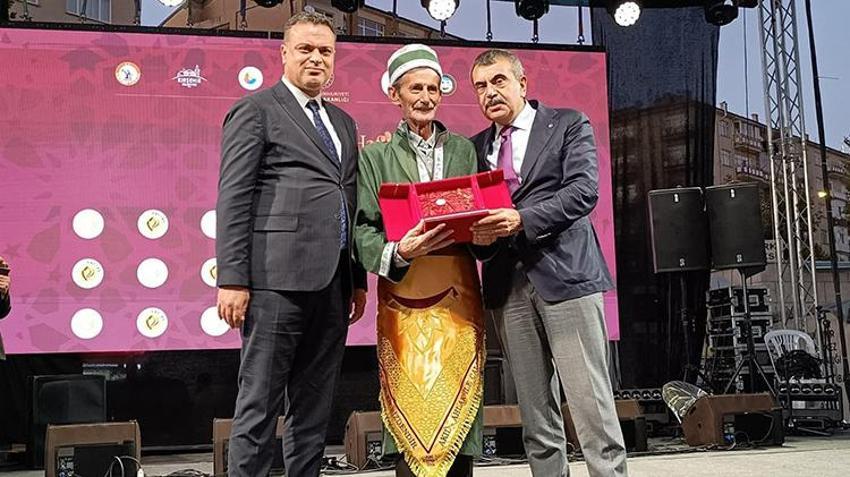 Yılın 'Türkiye Ahisi’ 69 yıldır makineye direniyor! 'Yurt genelinde bu mesleği yapan yok'