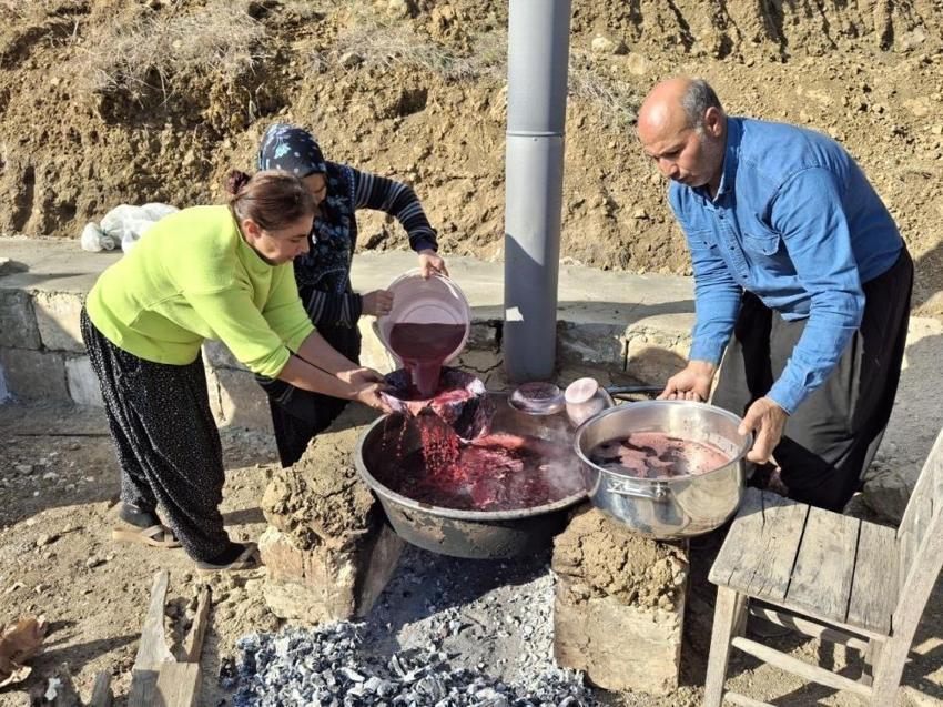 Adana'da sopalar ellere alındı! Nar ekşisi mesaisi başladı