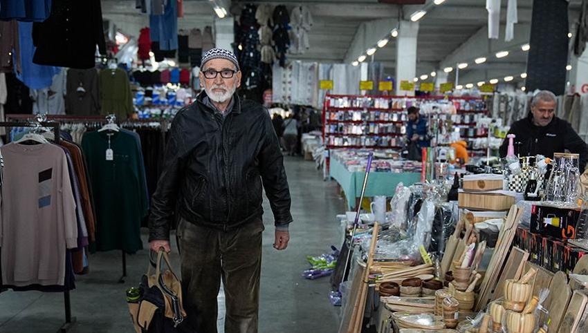 İzmir'de 81 yaşındaki Tevfik Doğan günde 3 saat spor yapıyor