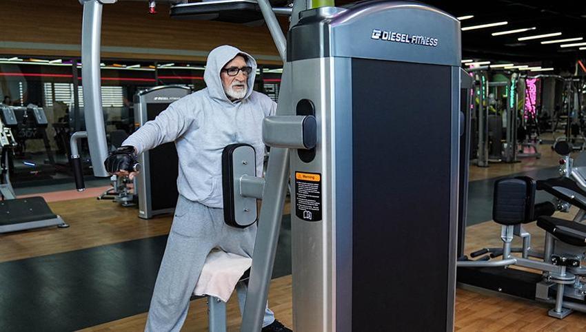 İzmir'de 81 yaşındaki Tevfik Doğan günde 3 saat spor yapıyor