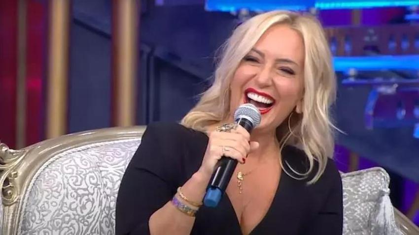 Aşk orucu bozuldu! Saba Tümer gizemli arkadaşıyla yakalandı