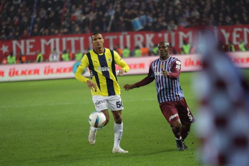Fenerbahçe, Trabzon'da gol düellosundan galip çıktı
