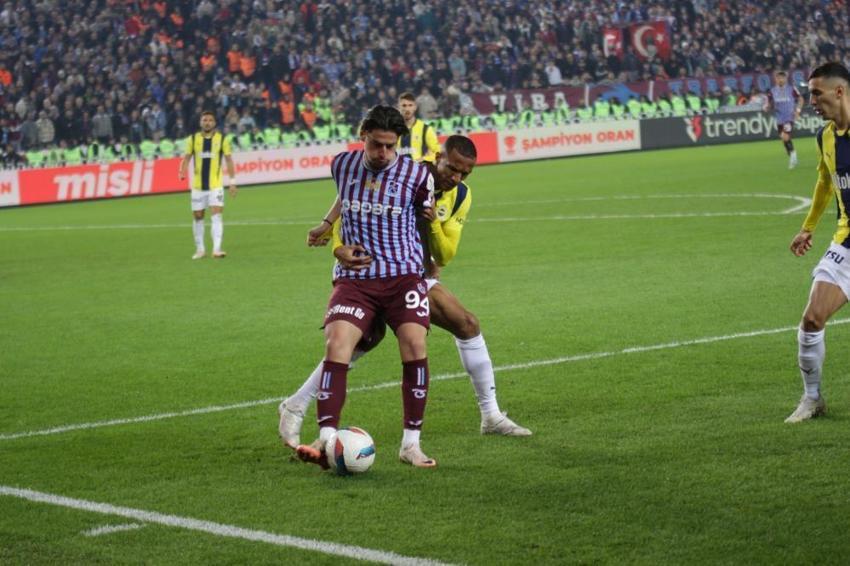 Fenerbahçe, Trabzon'da gol düellosundan galip çıktı