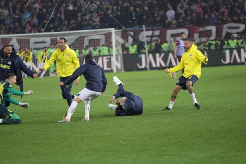 Fenerbahçe, Trabzon'da gol düellosundan galip çıktı