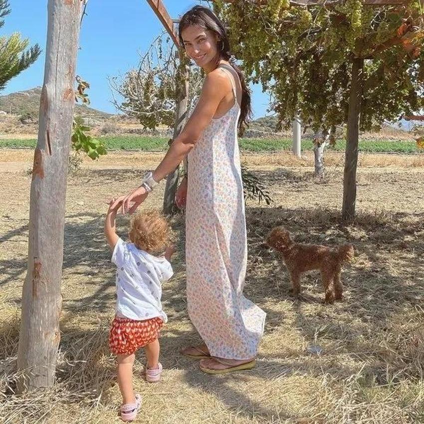 Saadet Işıl Aksoy lastik değiştirdi! Bijon anahtarını kaptığı gibi işe koyuldu
