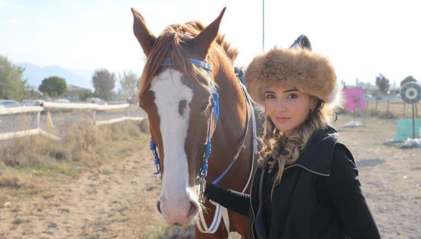 Kayseri'de kadın okçular erkeklere meydan okuyor
