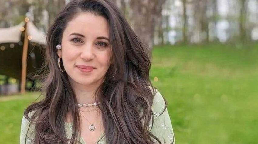 Karsu bebeğin cinsiyetini pankartla duyurdu
