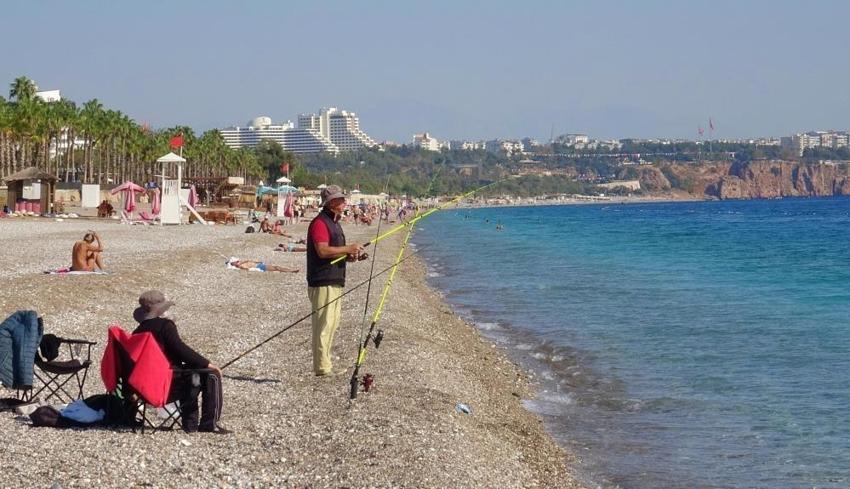 Antalya'da yaz Kasım ayında da devam ediyor! Deniz ve hava sıcaklığı eşitlendi