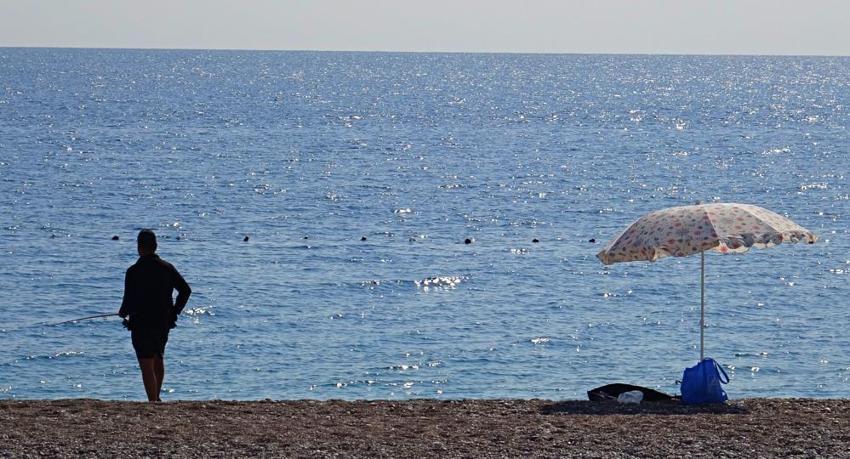 Antalya'da yaz Kasım ayında da devam ediyor! Deniz ve hava sıcaklığı eşitlendi