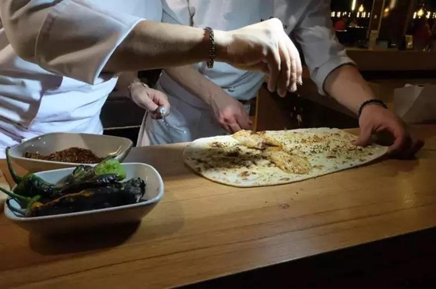 Ankara'da 75 kiloluk kılıç balığından cağ kebabı yapıldı