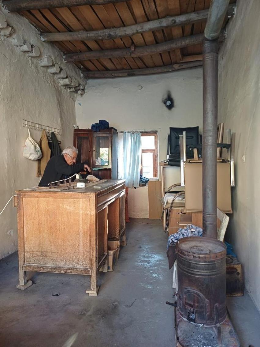 Tunceli'de terziliğe ilgi azalıyor: Mesleğin yarım asırlık çınarları işi bırakıyor