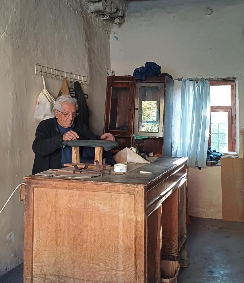 Tunceli'de terziliğe ilgi azalıyor: Mesleğin yarım asırlık çınarları işi bırakıyor