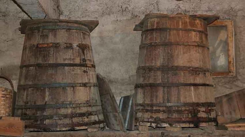 Binlerce yıllık fıçılarda mayalanıyor: Yazıköy'de sirke kültürü yüzyıllardır devam ediyor