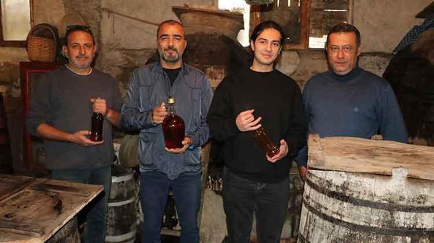 Binlerce yıllık fıçılarda mayalanıyor: Yazıköy'de sirke kültürü yüzyıllardır devam ediyor