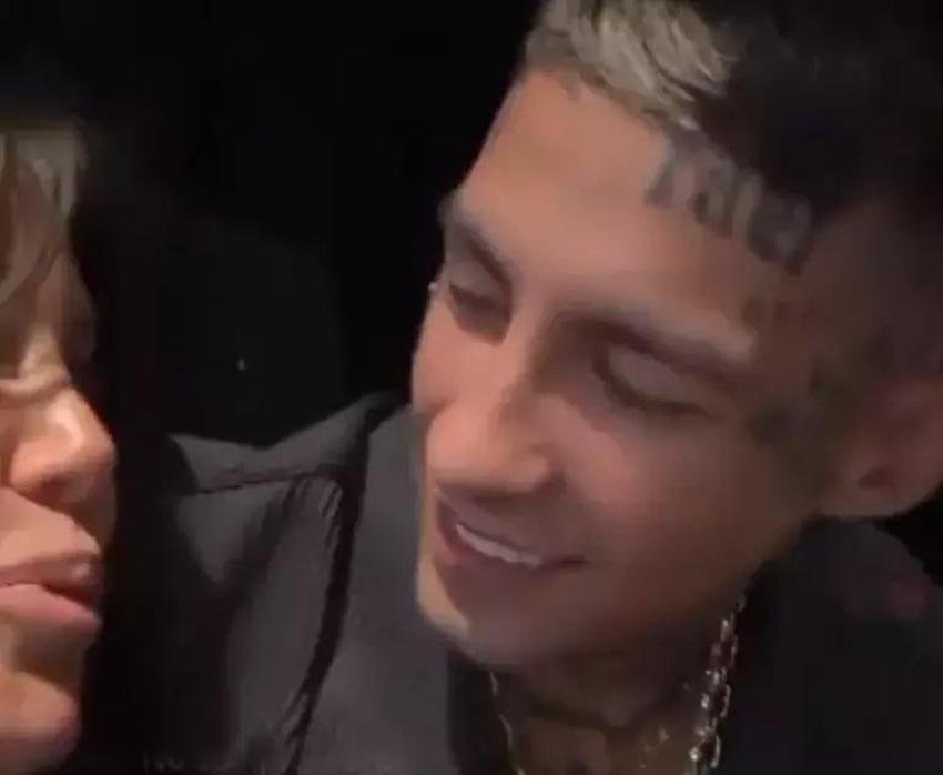 Icardi'ye bir şok daha! Wanda Nara canlı yayında sevgilisiyle öpüştü