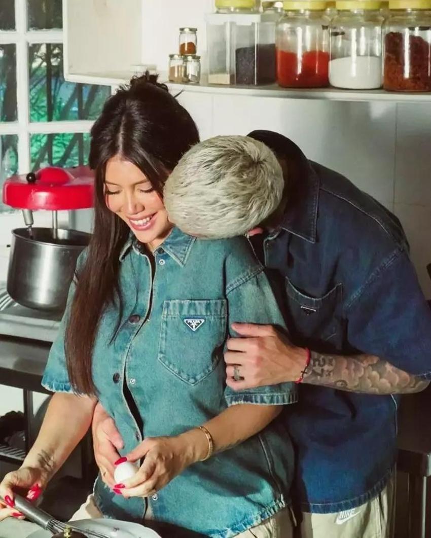 Icardi'ye bir şok daha! Wanda Nara canlı yayında sevgilisiyle öpüştü