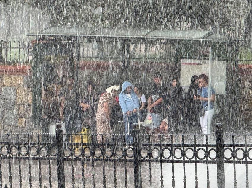 Kar yağışları, karla karışık yağmur ve sağanak yağışlar yurdu etkisi altına alacak! Meteoroloji son raporu açıklayarak uyardı