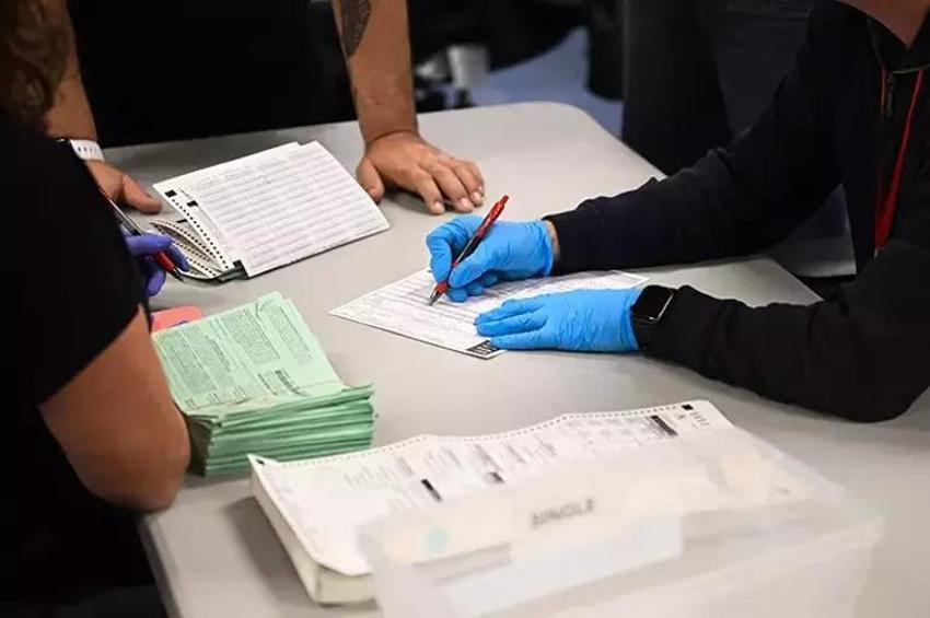 ABD başkanlık seçimlerinde son dakika! İlk sonuçlar geldi, düğümü salıncak eyaletler çözecek