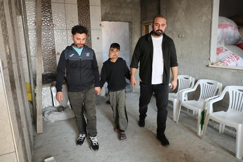 Yüzünde oluşan kitle nedeniyle okula gitmeyen Enes, sağlığına kavuşacak