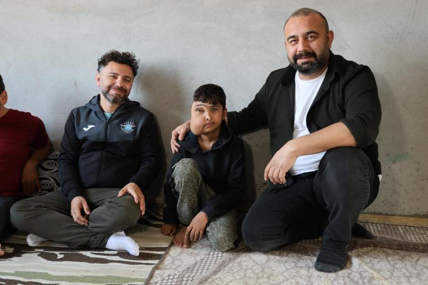 Yüzünde oluşan kitle nedeniyle okula gitmeyen Enes, sağlığına kavuşacak