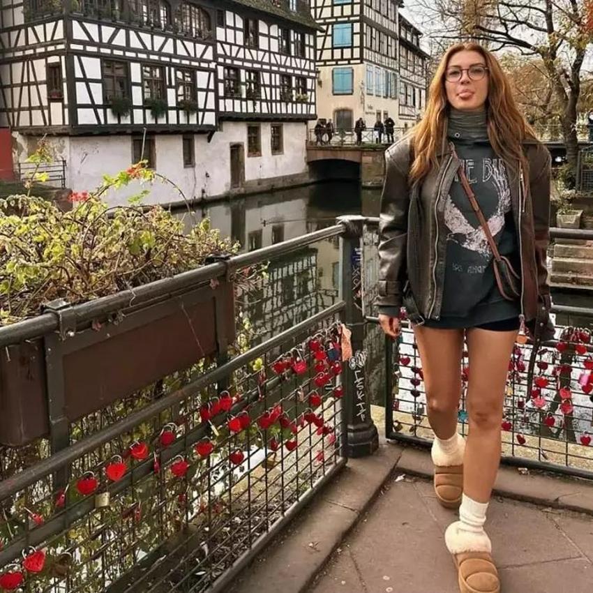 Burcu Özberk bornozu giydi balkona çıktı! Fransa'dan poz verdi