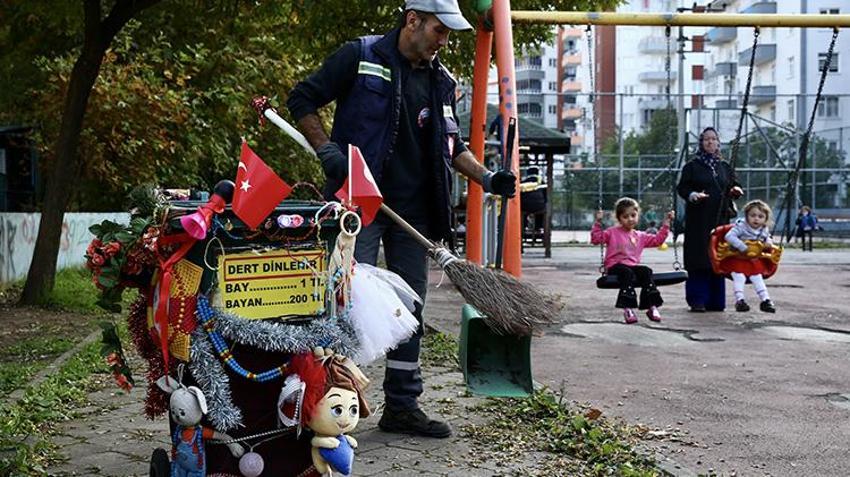 Giresun'da temizlik işçisi çöp kovasıyla sokaklara renk katıyor