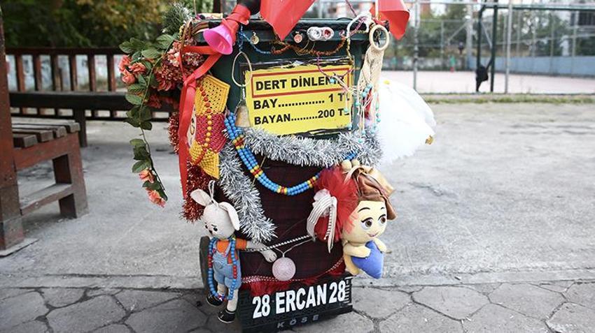 Giresun'da temizlik işçisi çöp kovasıyla sokaklara renk katıyor