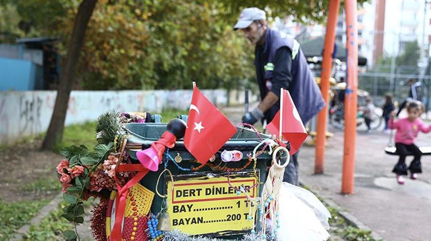 Giresun'da temizlik işçisi çöp kovasıyla sokaklara renk katıyor