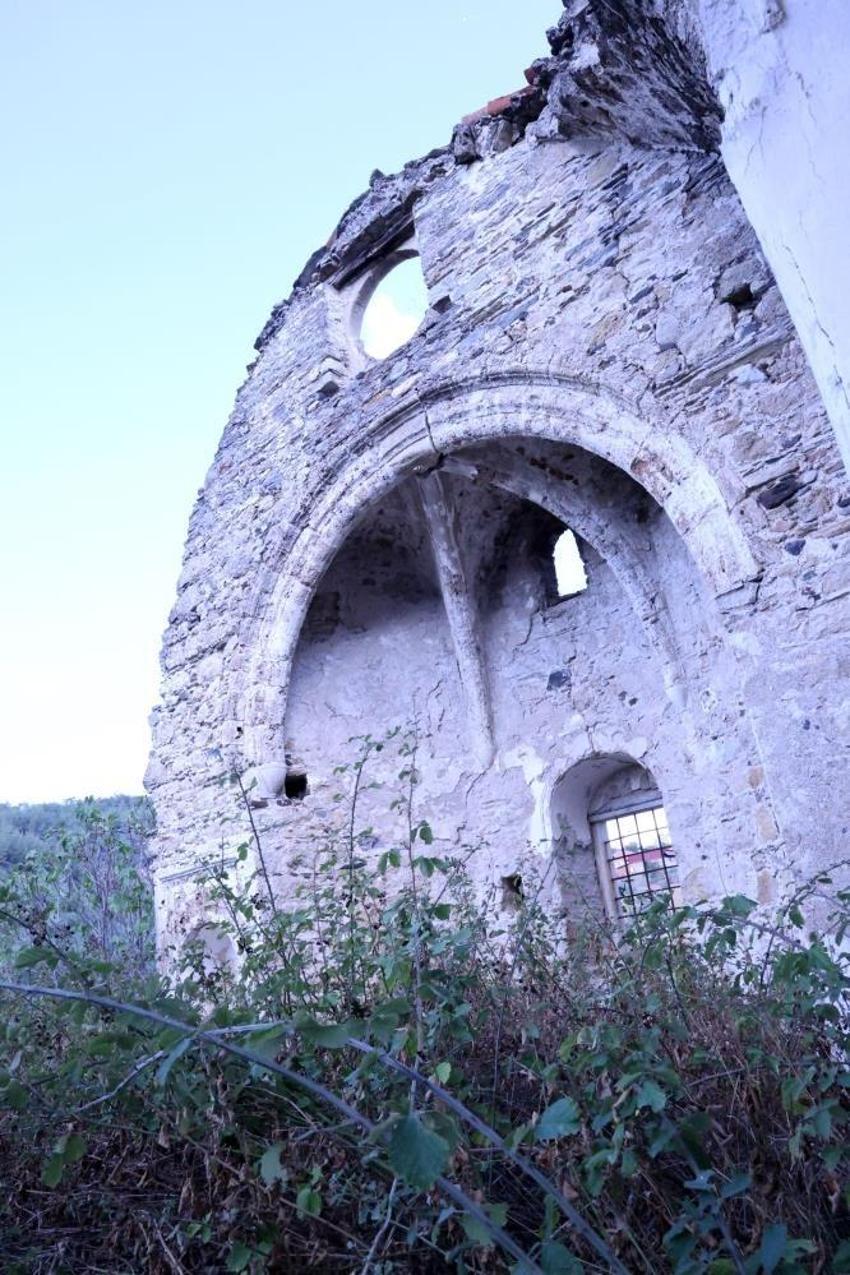 Muğla'da kiliseyi delik deşik ettiler! Sebebi başka çıktı: Meğer dertleri paraymış!
