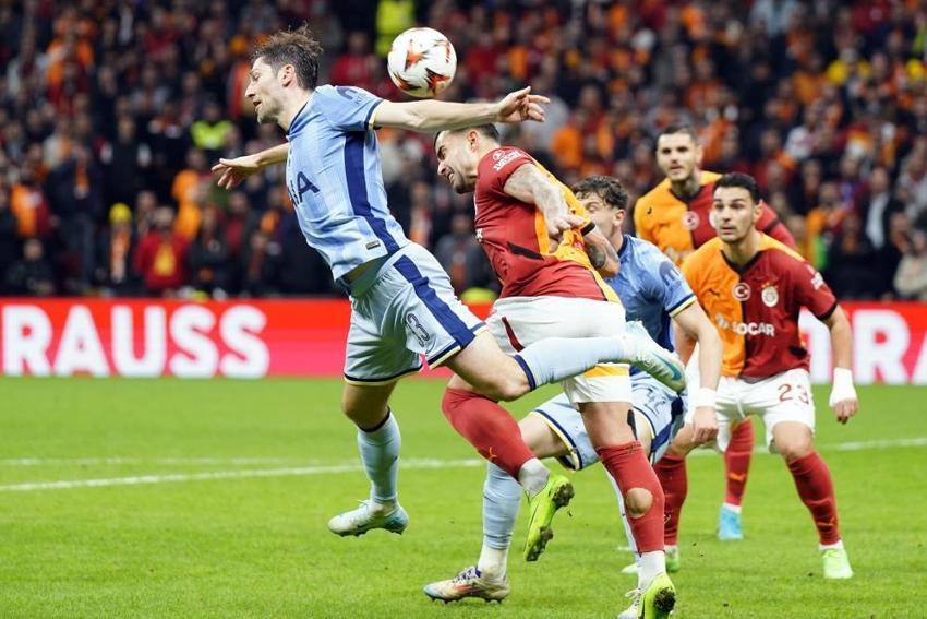 Galatasaray'dan Tottenham karşısında gövde gösterisi
