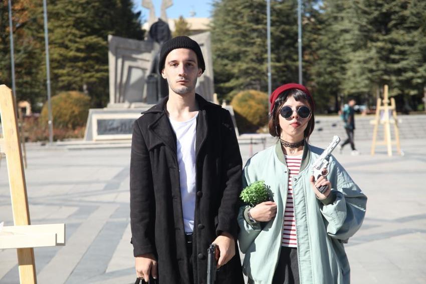 Konya'da kostüm giyip meydana çıktılar! Üniversite öğrencilerinden ilginç canlı sergi