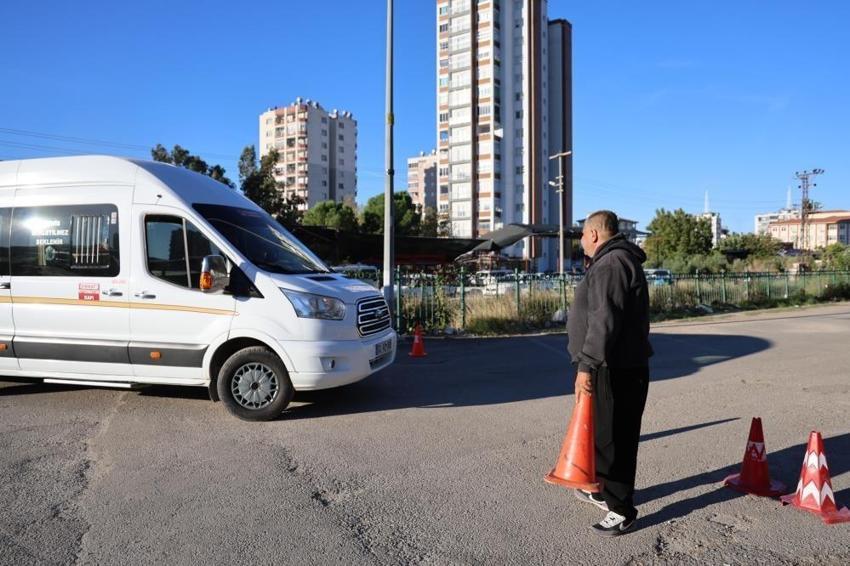 Adana'dan sıcak bir hikaye! Engelli babanın çocuklarını okutma azmi yürek ısıtıyor
