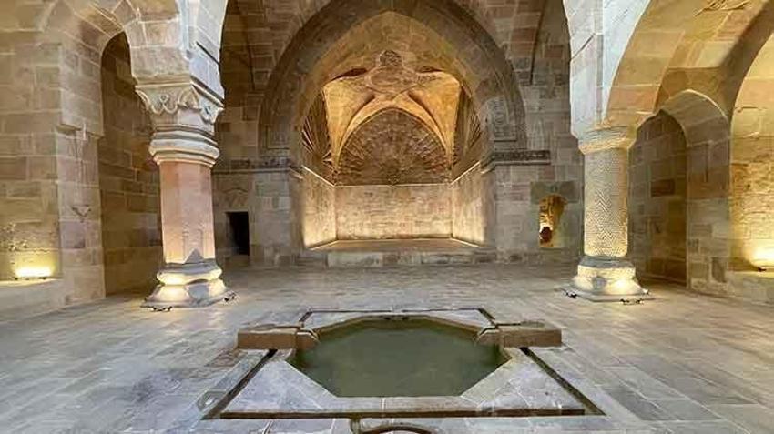 Hiçbir motif kendini tekrar etmiyor: Sivas Divriği Darüşşifası'nda 'Z' sütunu turistlerin ilgisini çekiyor! 