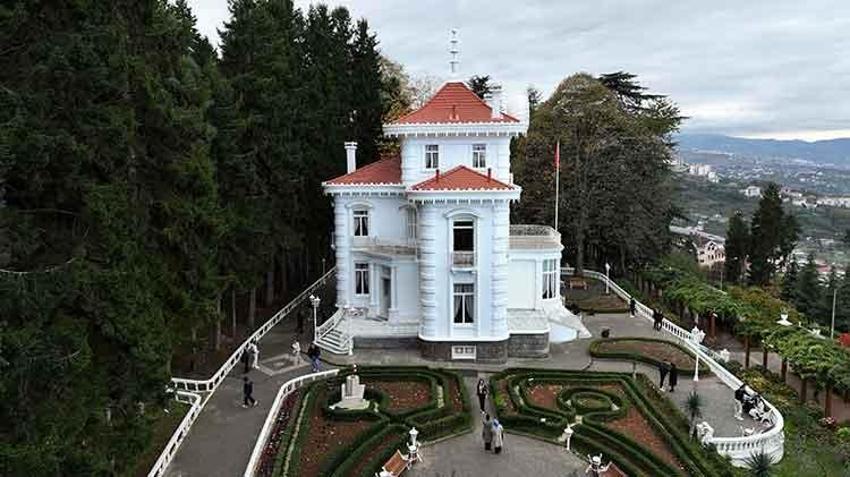 Trabzon'da Atatürk Köşkü'ne vatandaşlardan yoğun ilgi