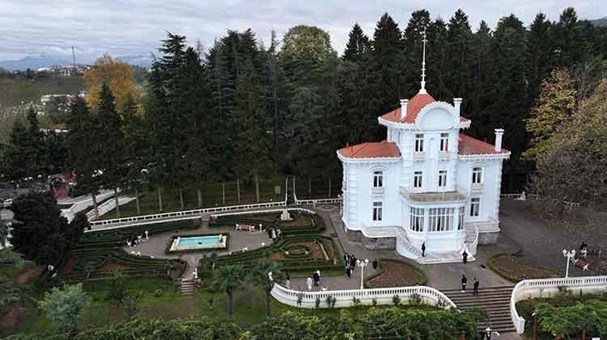 Trabzon'da Atatürk Köşkü'ne vatandaşlardan yoğun ilgi