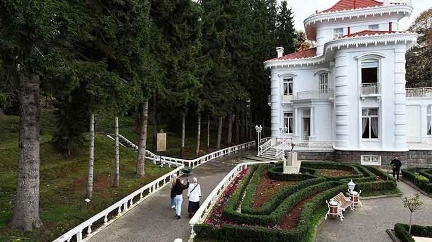 Trabzon'da Atatürk Köşkü'ne vatandaşlardan yoğun ilgi