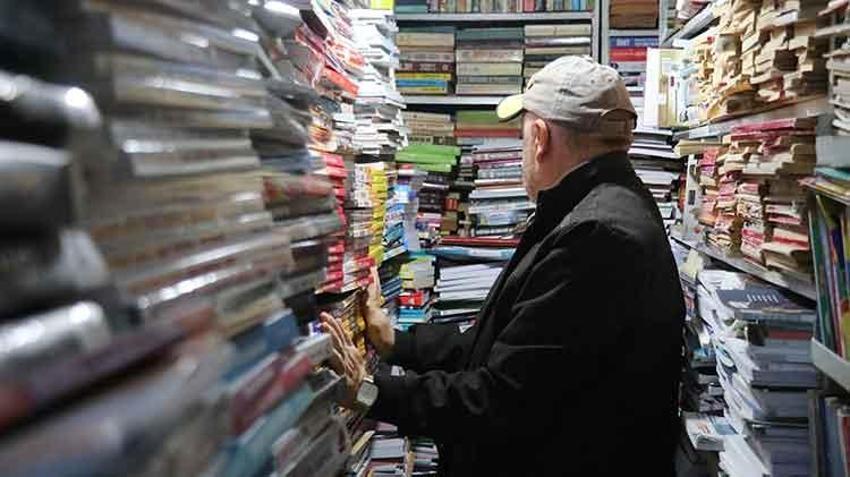 Yalova'da 37 yıllık sahaf gençlere kitap okumayı sevdirmek için seferber oldu