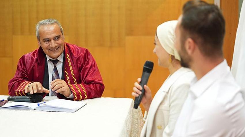 Film konusu olsa 'bu kadar da olmaz' denir! Nikah memuru damatla kendini evlendirdi, her şey banka sayesinde ortaya çıktı